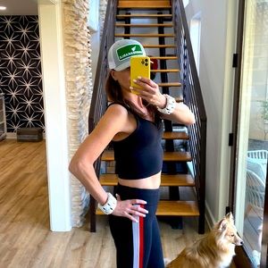 Lululemon crop top with built in bra Sz 34 B/C